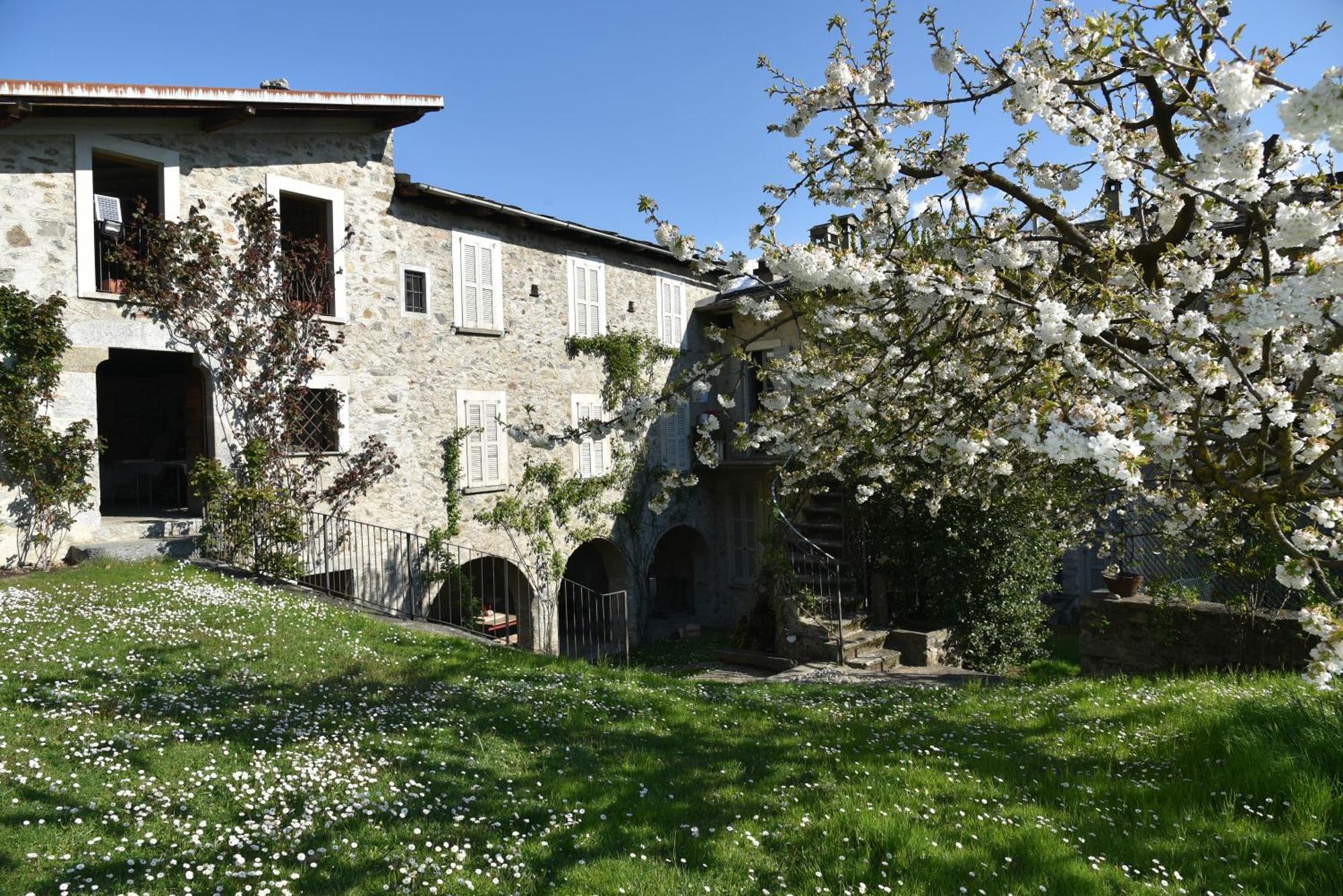 Piano Nobile Al Roseto Del Drago Villa San Bernardo  Eksteriør bilde